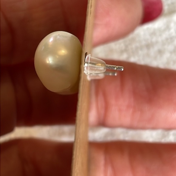 Large natural pearl sterling silver short post sterling silver earrings - Picture 3 of 6